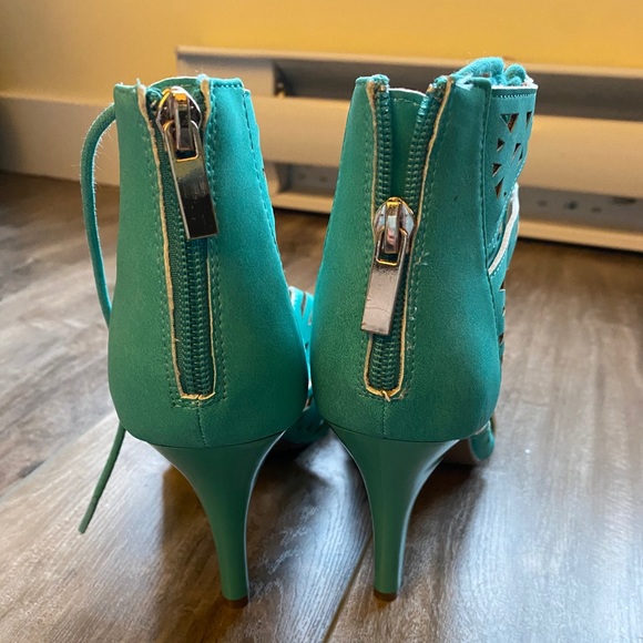 Turquoise strappy heels - Picture 3 of 5